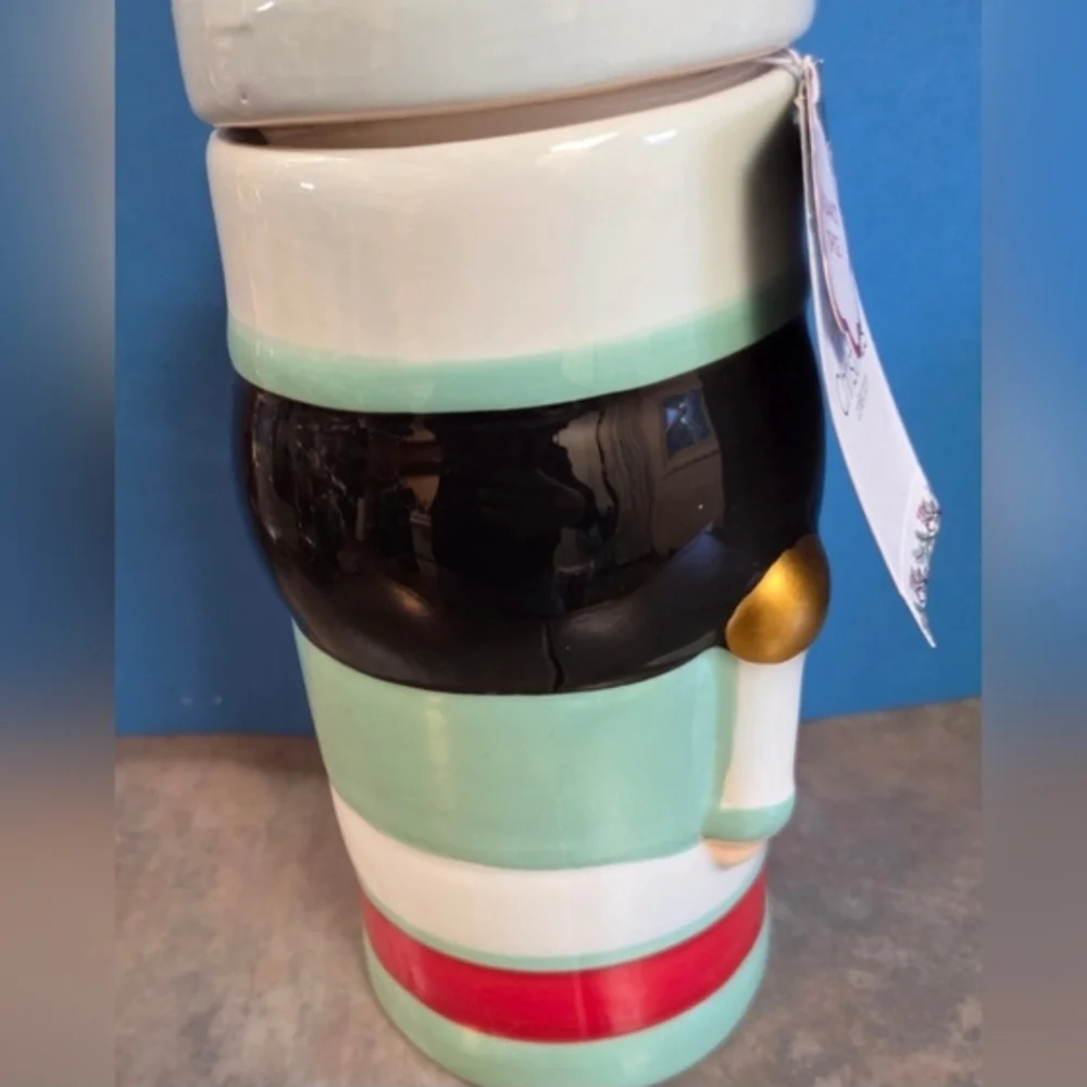 🔺️🆕️🔺️Kirklands Set Of Two, Nutcracker Candles.
